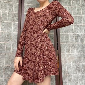 FOREVER 21 — Maroon Long Sleeve Dress